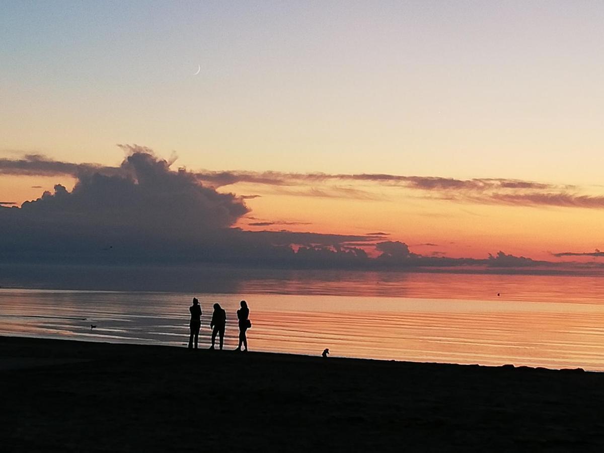 15 Minutes From The Beach And City Center 7 Minutes From The Airport Riga Exterior photo